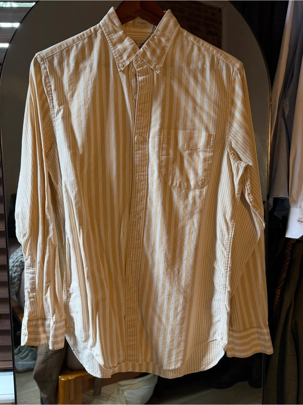 Classic Men's Striped Broken- In Oxford Shirt in cream & White